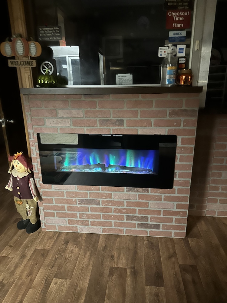 J E Hotel & Suites - photo 10