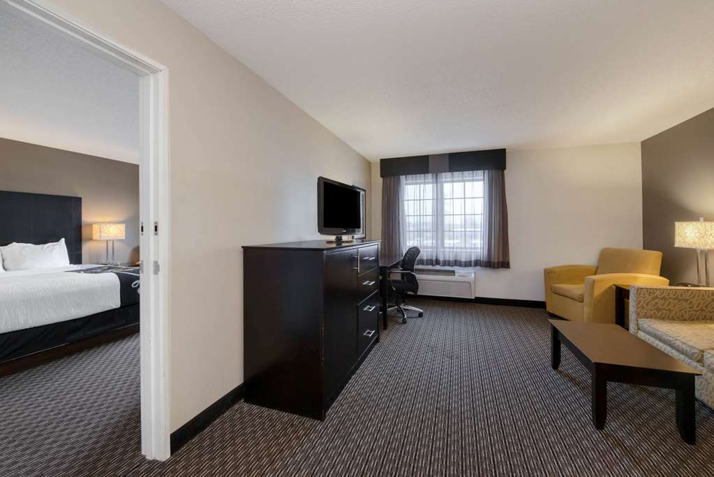 La Quinta Inn & Suites by Wyndham Cleveland Macedonia - photo 38
