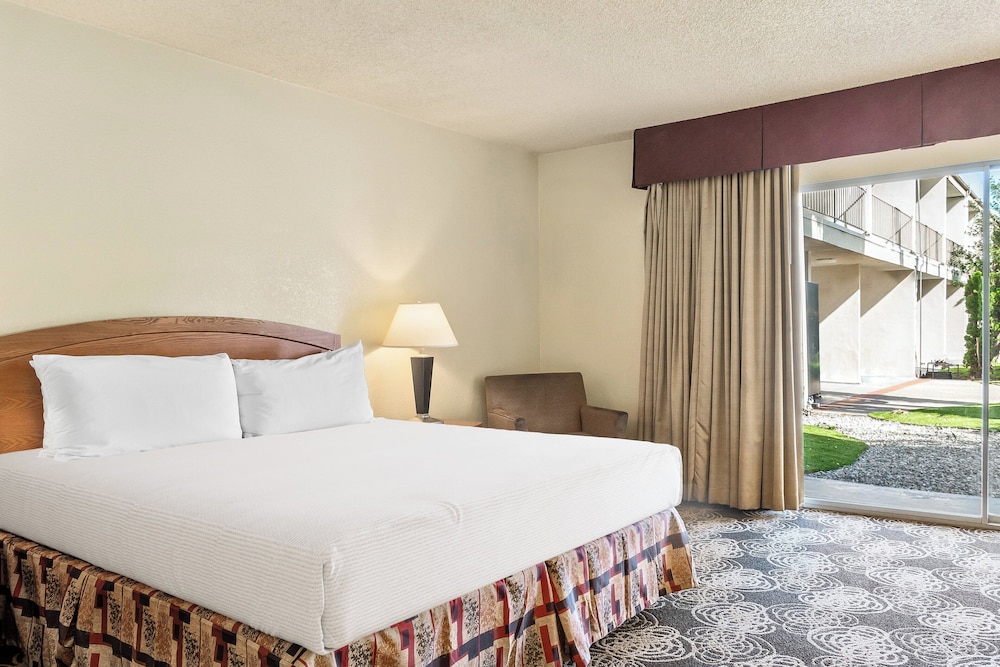 Golden Sails Hotel - photo 15