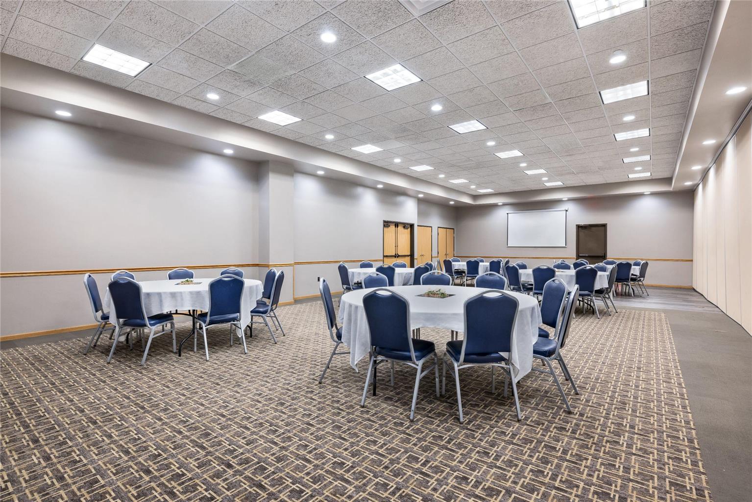 AmericInn by Wyndham Aberdeen Event Center - photo 41