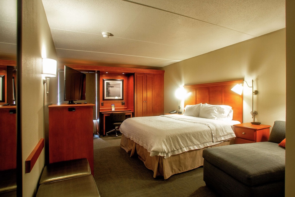 Hampton Inn Wheeling - photo 12