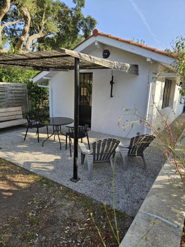 L’annexe Des Cigales a L’ombre Des Chenes Lieges in Capbreton, France