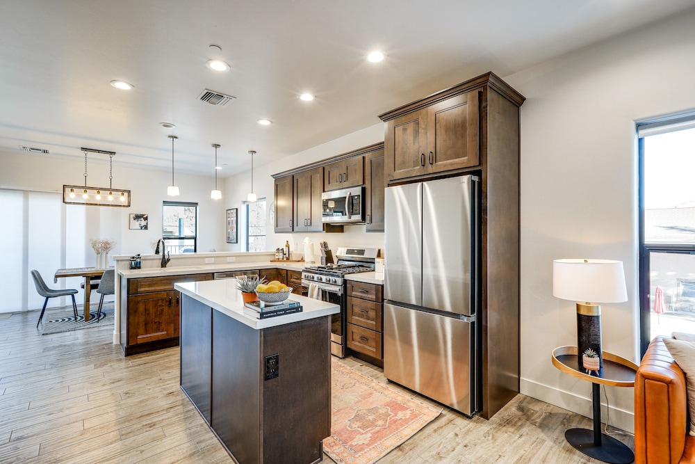 Flagstaff Townhome Near Downtown w Mountain Views — 4-Star Luxury Hotel in Flagstaff, United States