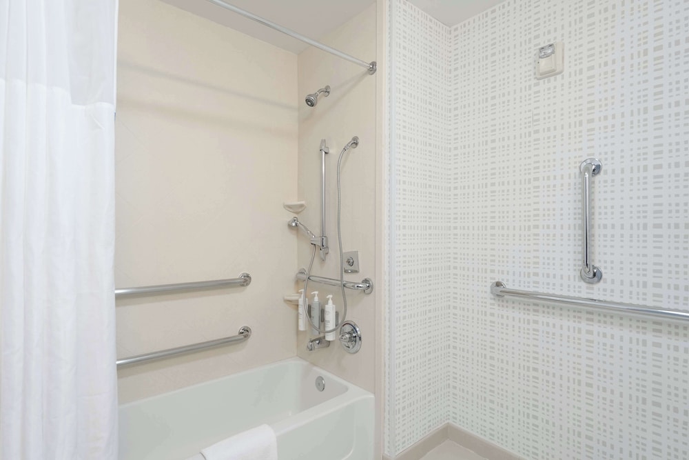 Hampton Inn & Suites Tulsa Central - photo 27