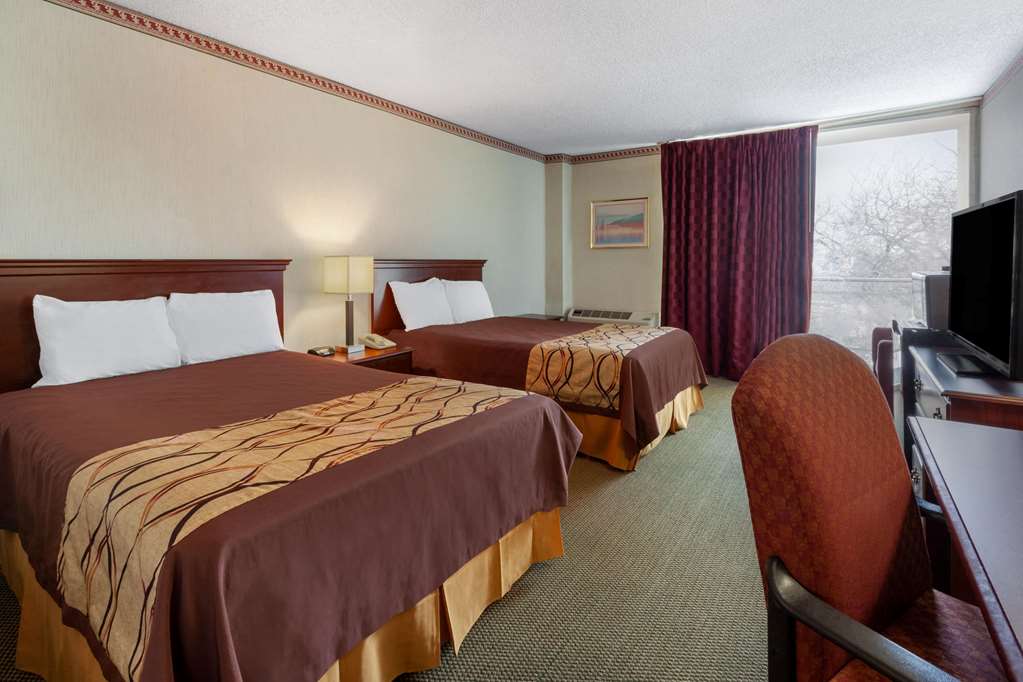 Travelodge by Wyndham Cleveland Airport - photo 13