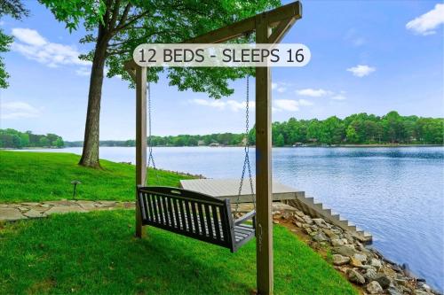 Grand Bay in Mooresville, United States