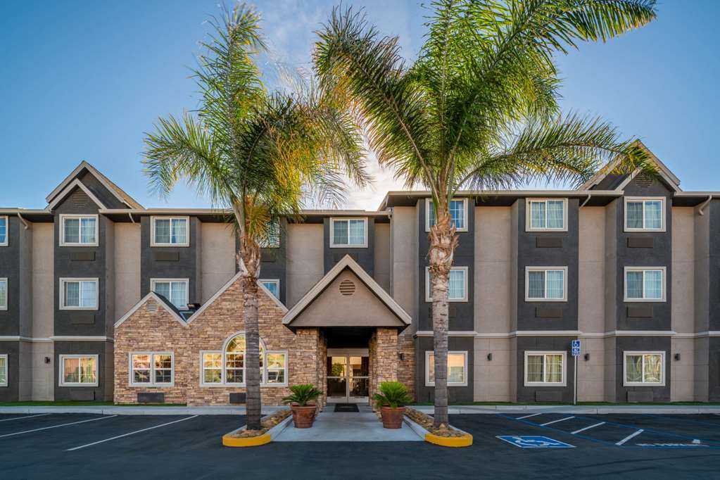 Microtel Inn & Suites by Wyndham Tracy - photo 2