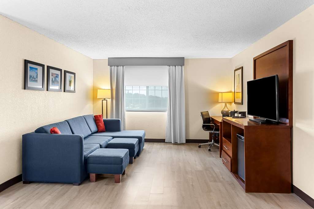 Comfort Suites Grayslake near Libertyville North - photo 31