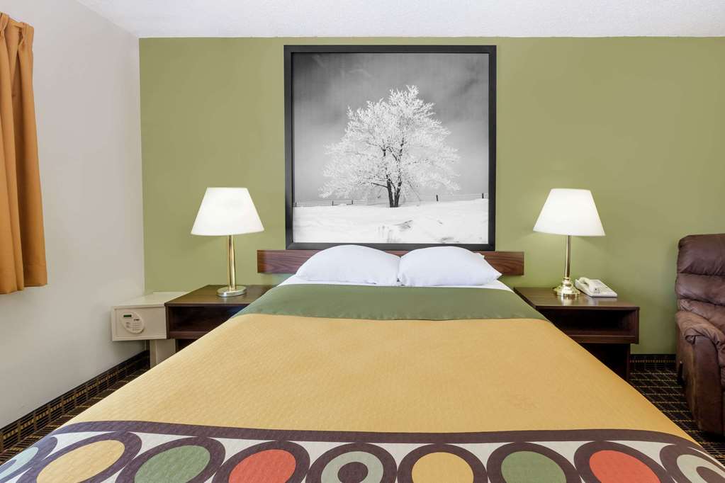 Super 8 by Wyndham Norfolk - photo 5