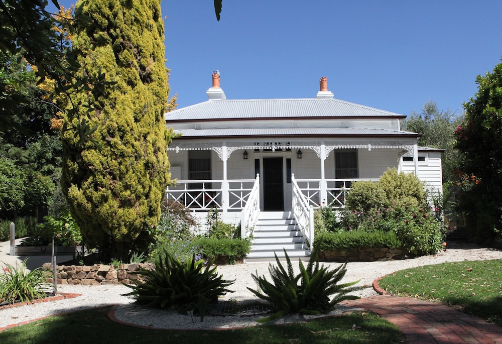 Fairbank House — 4-Star Luxury Hotel in Maldon, Australia