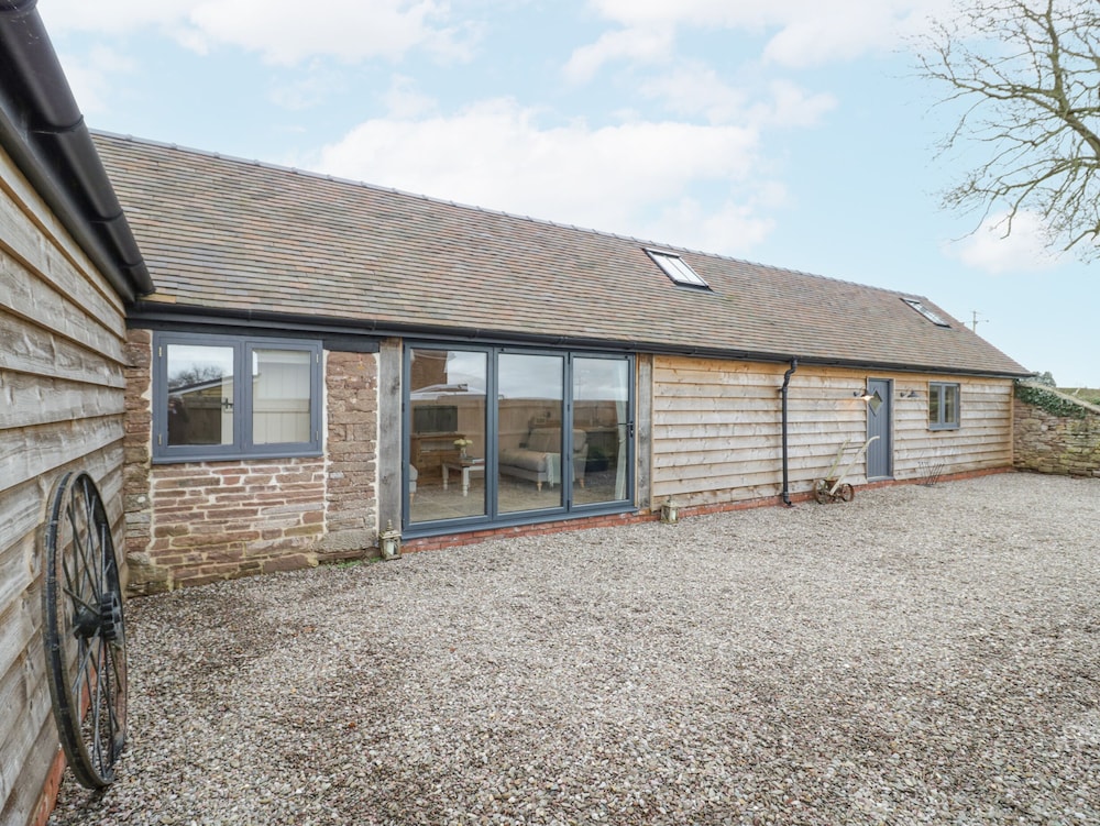 Meadow Barn - carbon neutral hotel in Leominster