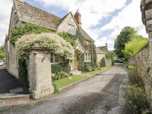 The Lodge — 5-Star Luxury Hotel in Stow On The Wold, United Kingdom