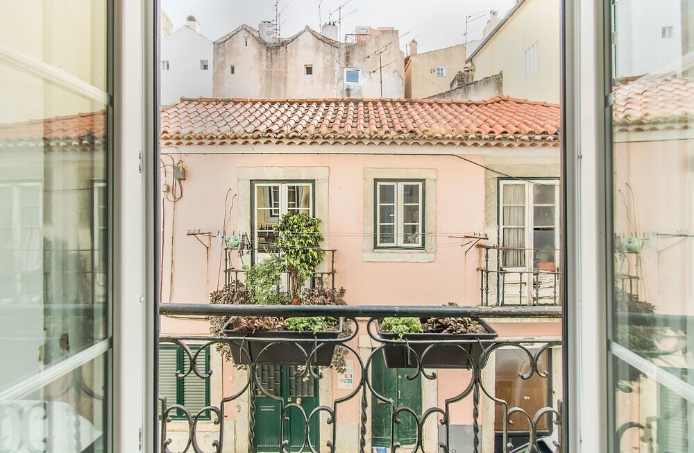 Vintage Inspired Flat in Lisbon — 4-Star Luxury Hotel in Lisbon, Portugal