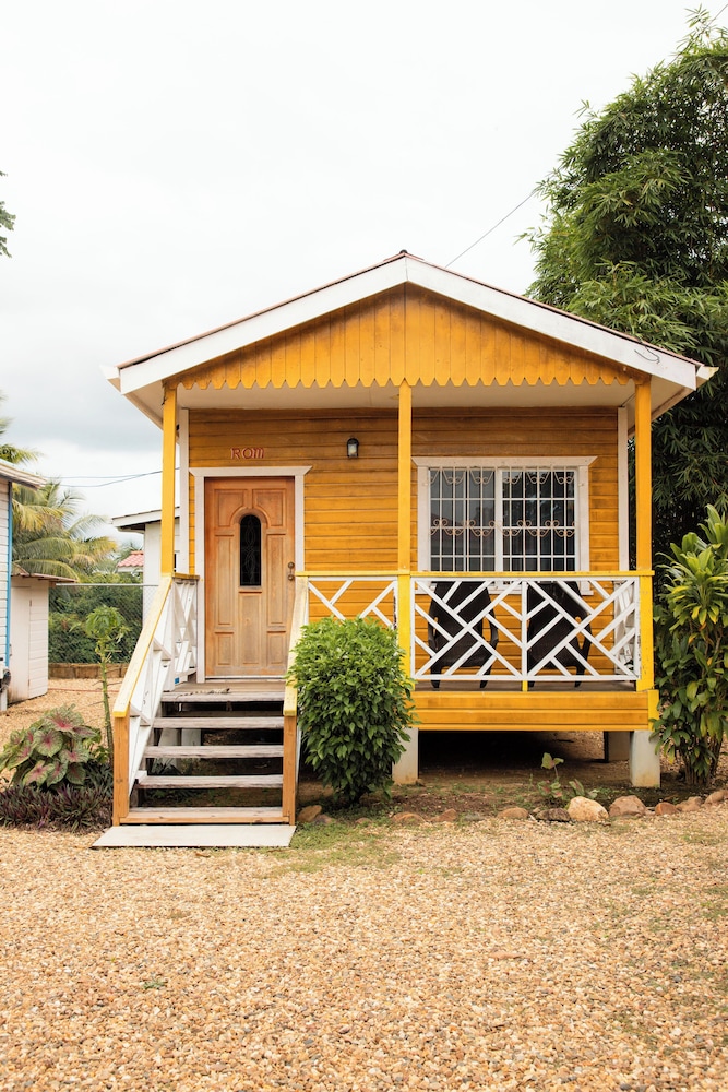 Hummingbird Estate Cabanas — Dangriga — photo 2