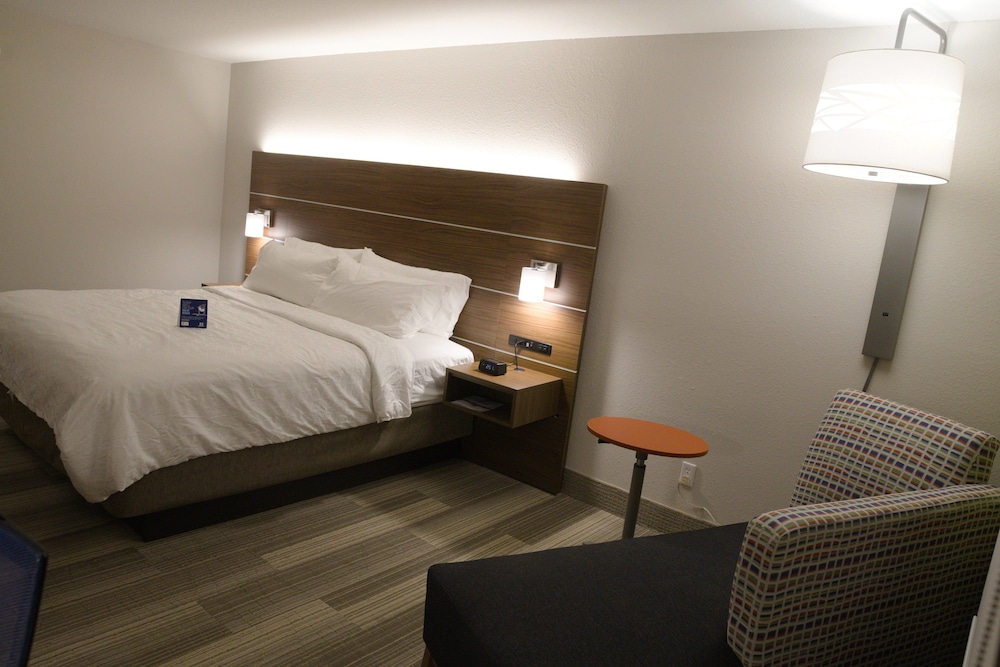 Holiday Inn Express & Suites Douglas by IHG - photo 7