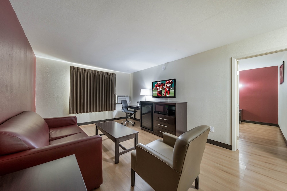 Red Roof Inn & Suites Denton - photo 18