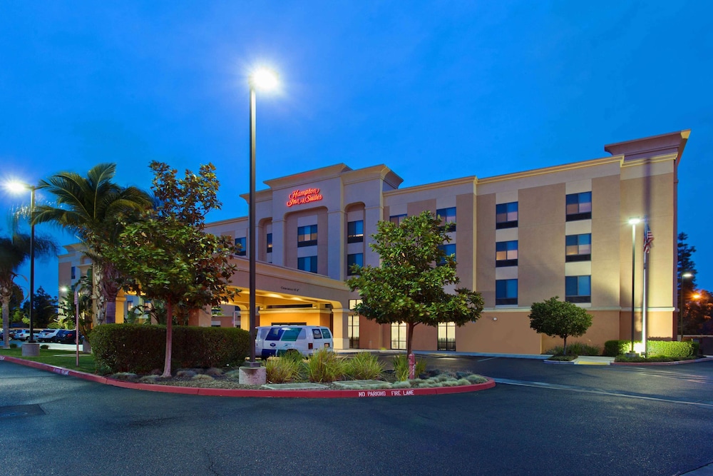 Hampton Inn & Suites Clovis Airport North - photo 30