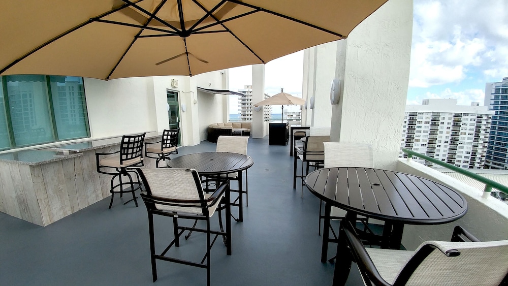 Newly Renovated Studio with Kitchenette - photo 10