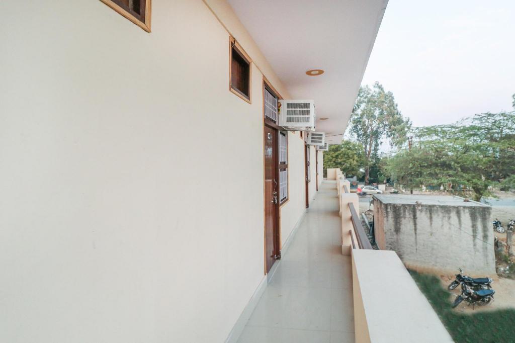 Roomshala 110 Hotel Mulaqaat — hotel in Dadri