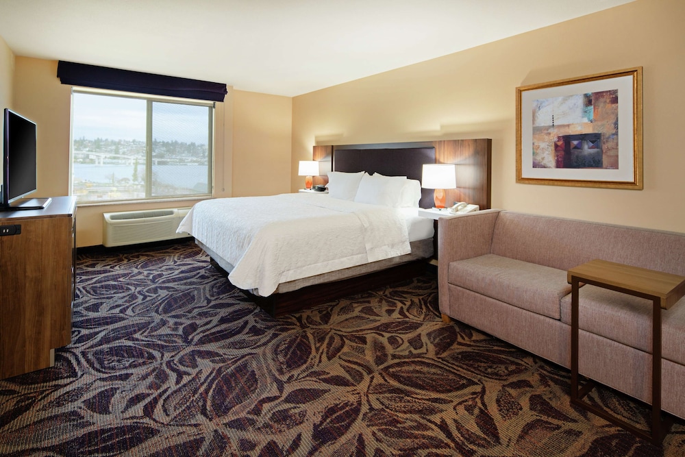 Hampton Inn & Suites Bremerton - photo 17
