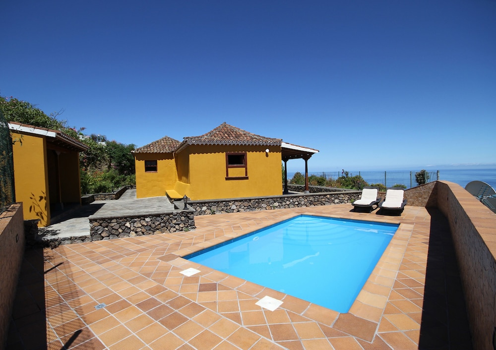 Lina — 4-Star Luxury Hotel in Puntallana, Spain