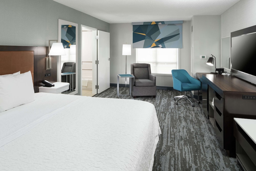 Hampton Inn & Suites Memphis Beale Street - photo 24