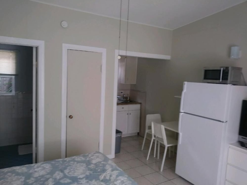 Tropical Sky Ranch Motel - photo 3