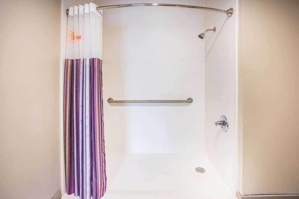 La Quinta Inn & Suites by Wyndham Cincinnati NE Mason - photo 15