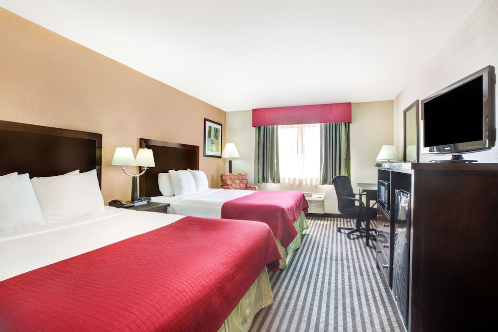 Baymont by Wyndham Dallas Love Field - photo 11