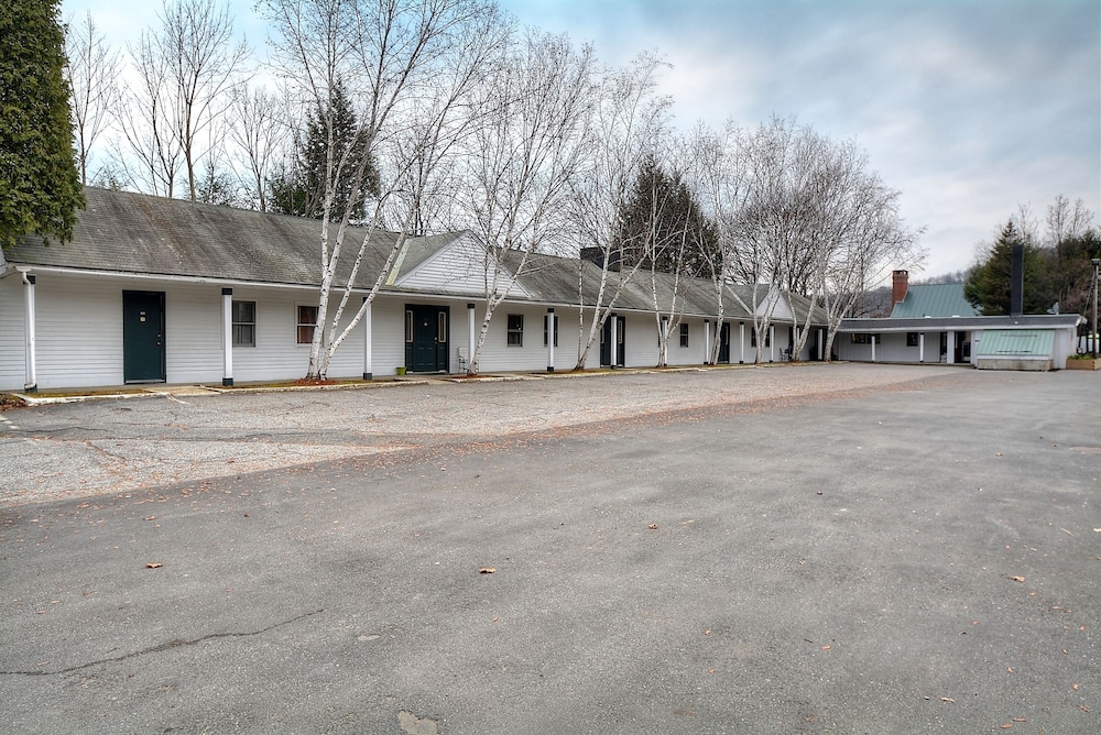 Colonial Motel And Spa - photo 42
