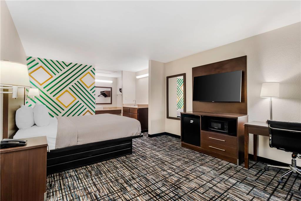 Quality Inn & Suites I 10 near Fiesta Texas - photo 24