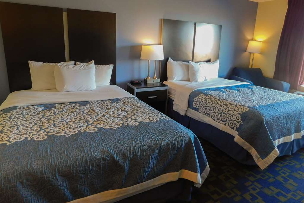 Days Inn & Suites by Wyndham Pocahontas - photo 13