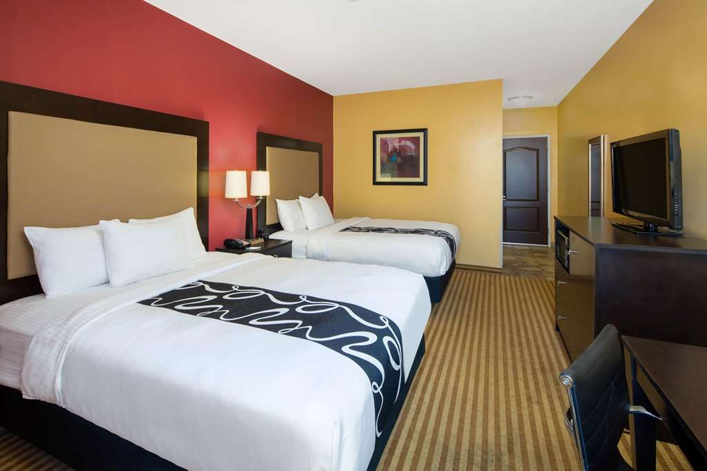 La Quinta Inn & Suites by Wyndham Atlanta Union City - photo 27