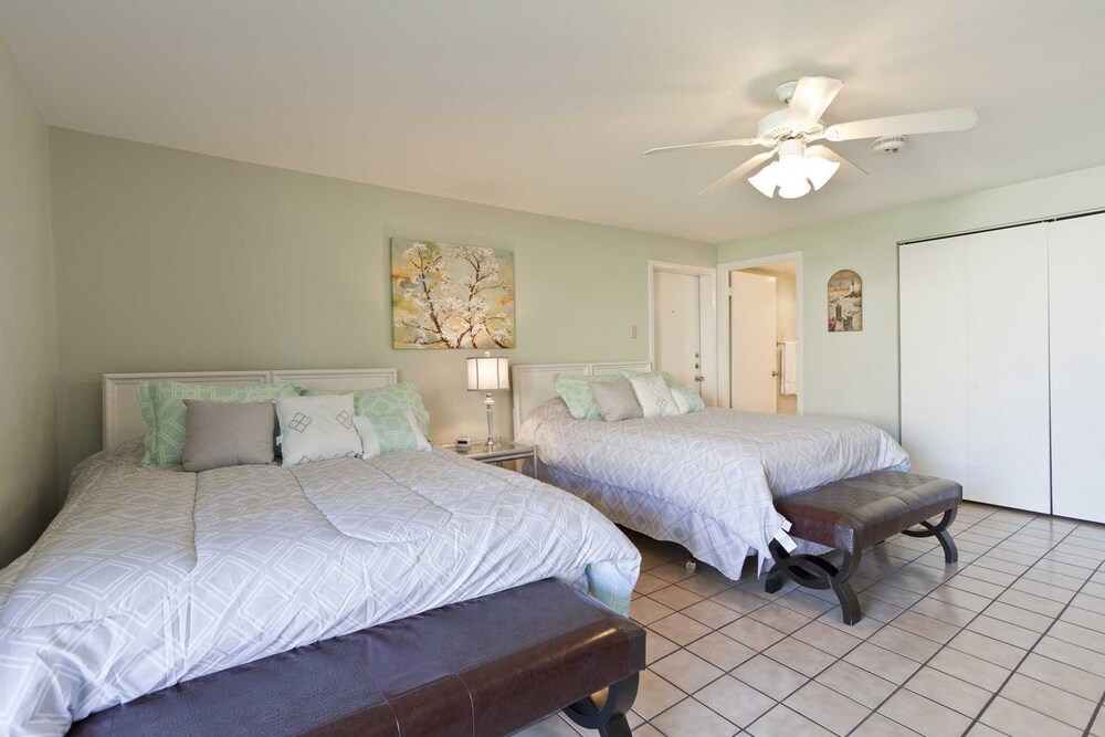 Bahia Mar Solare Tower 6th floor Oceanview Condo 3bd 3ba w Pools - photo 2