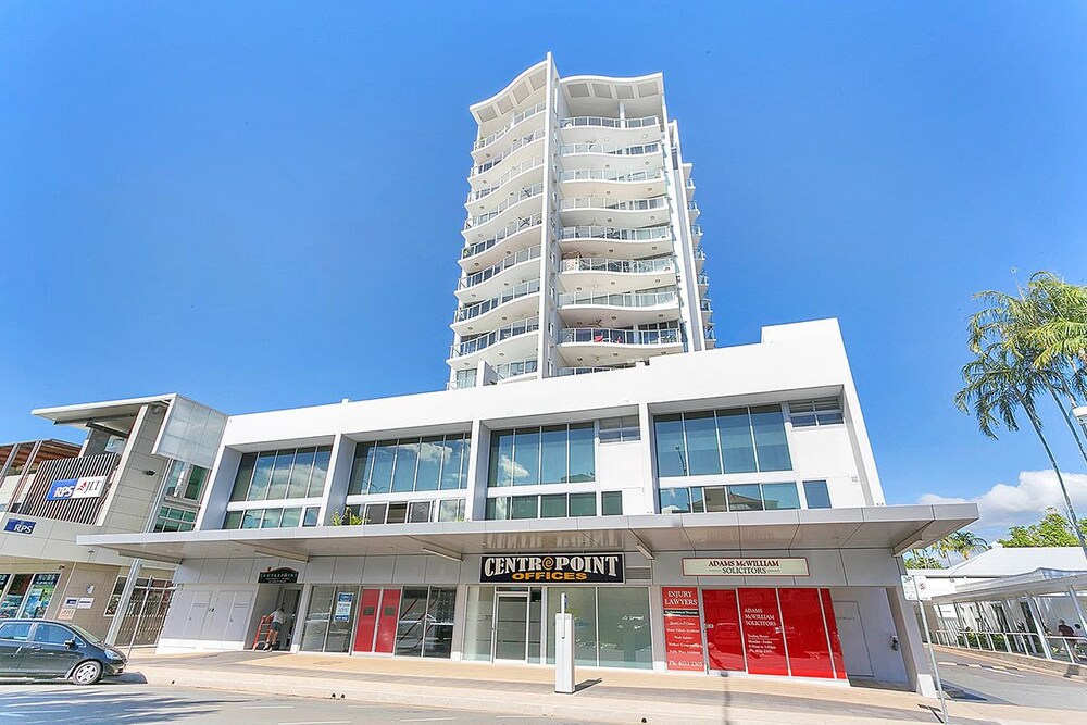 Centrepoint Apartments Cairns — 4-Star Luxury Hotel in Cairns, Australia