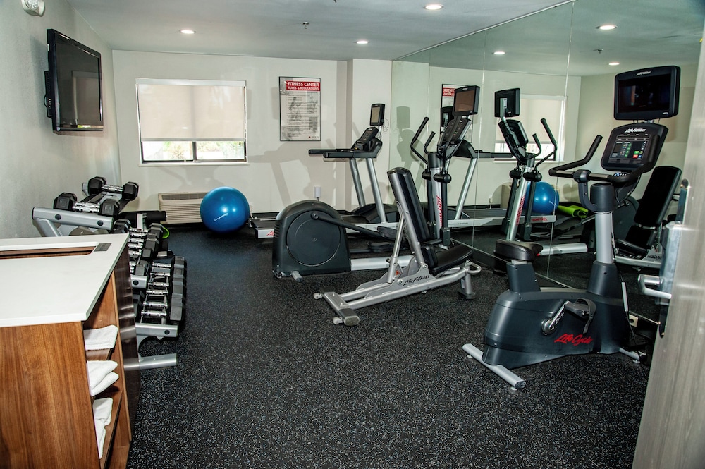 Holiday Inn Express Airport Tucson by IHG - photo 45