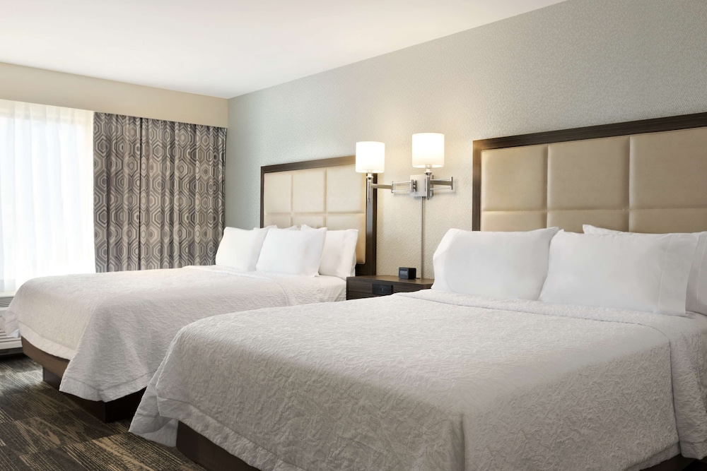 Hampton Inn & Suites Niles Warren - photo 14