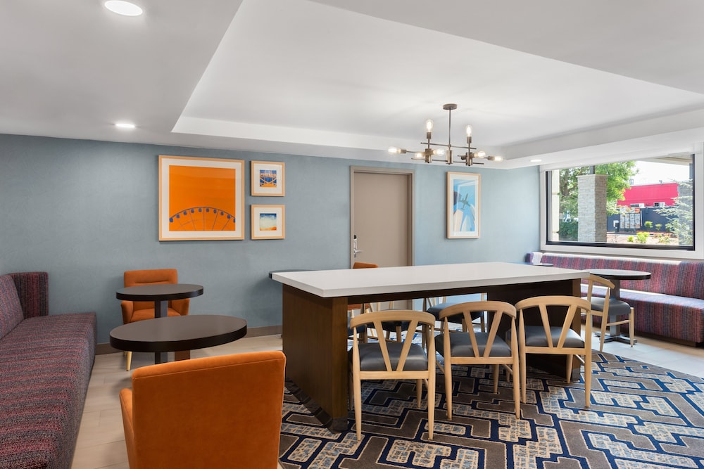 Holiday Inn Express Atlanta Airport North - photo 3