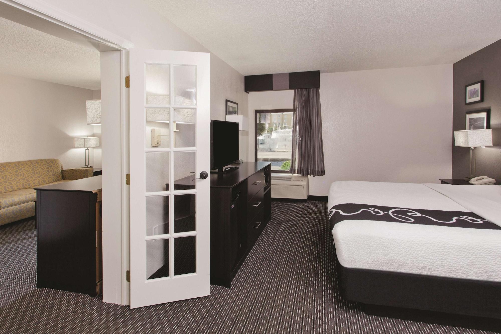 La Quinta Inn & Suites by Wyndham Charleston Riverview - photo 13