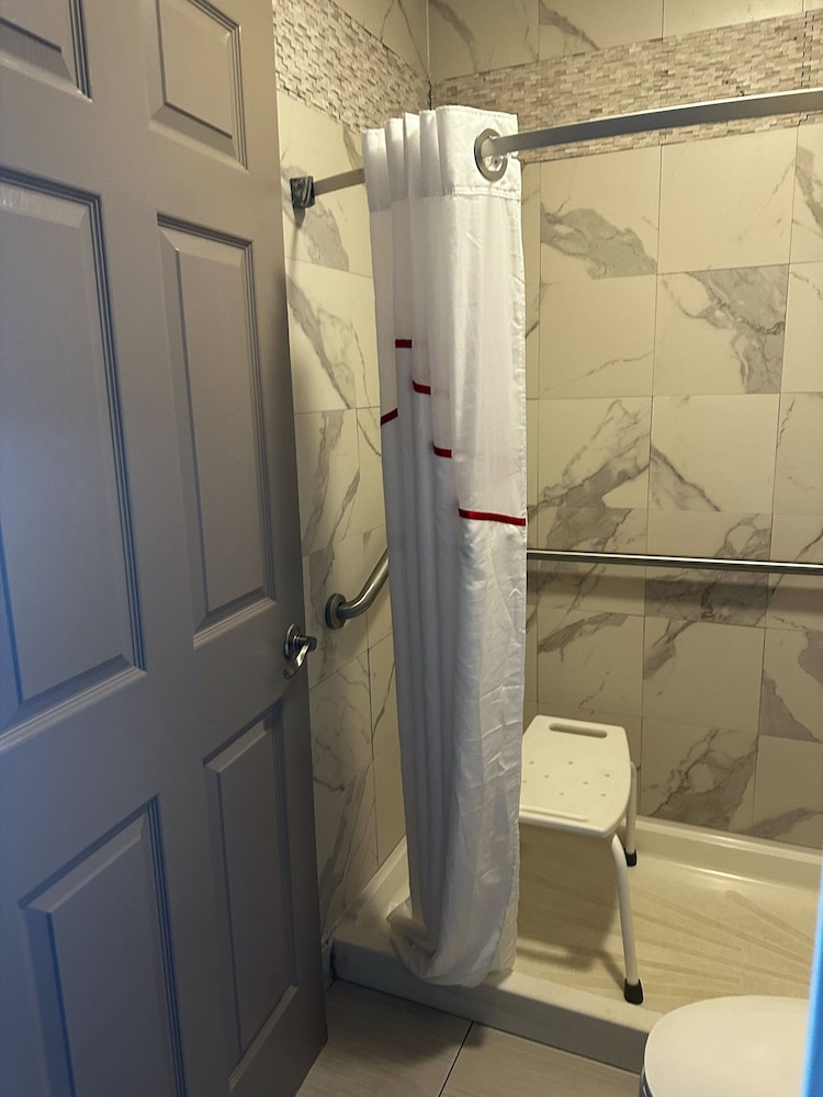Red Roof Inn Santee - photo 17