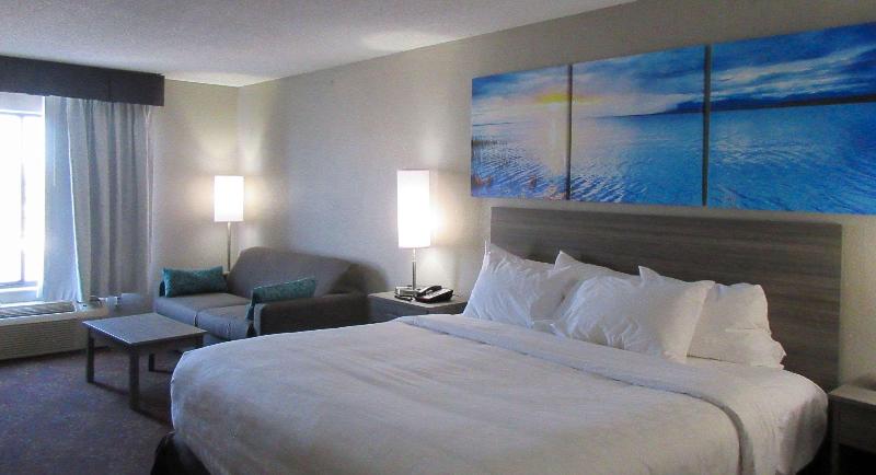 Clarion Pointe Evansville North - photo 48