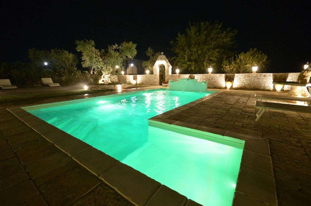 Trulli Petra Chiara — 4-Star Luxury Hotel in Locorotondo, Italy