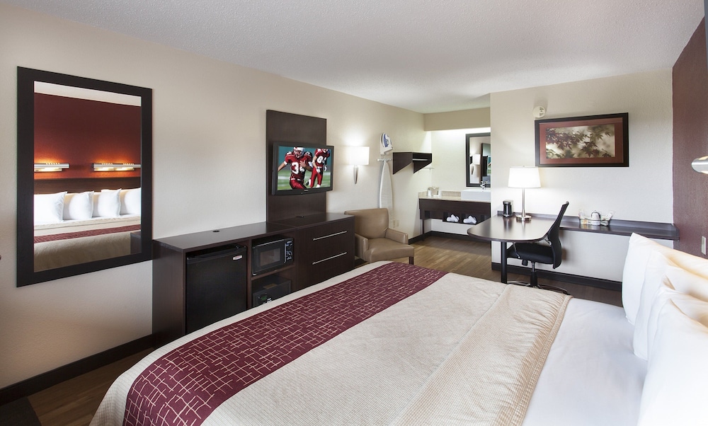 Red Roof Inn PLUS Philadelphia Airport - photo 15