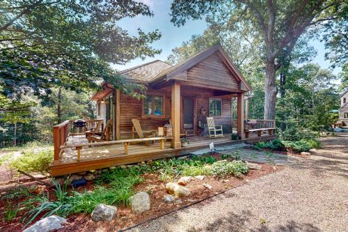 Nanas Rear Treehouse 20736859 — West Tisbury