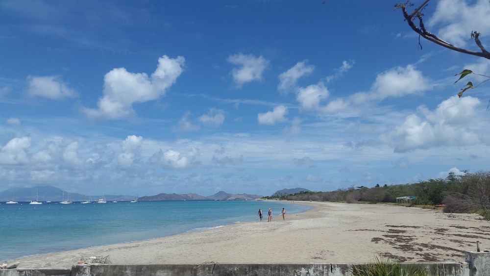 Pinneys Beach Hotel Nevis — Charlestown