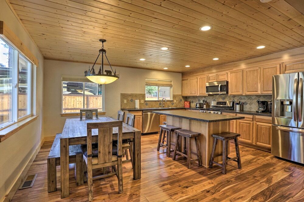 South Lake Tahoe Cabin 7 Mi to Ski Resort - photo 17
