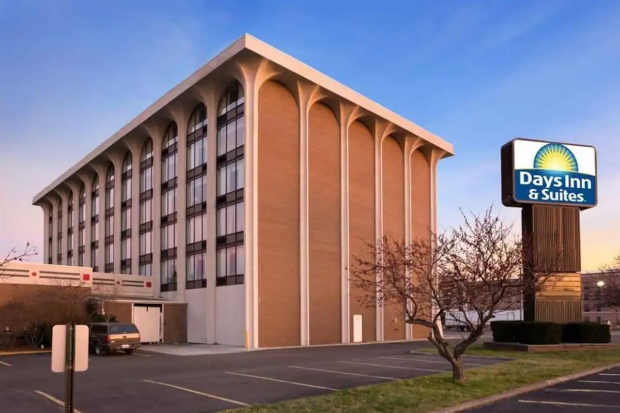Days Inn & Suites by Wyndham Elyria in Elyria, United States