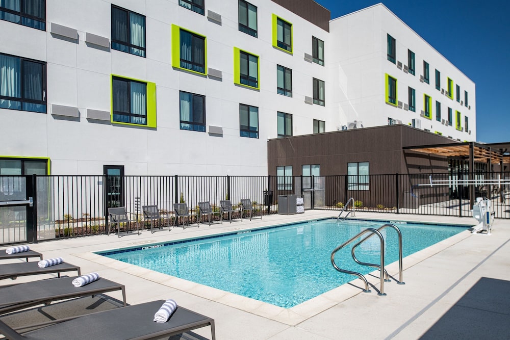 Courtyard by Marriott Modesto North - photo 10