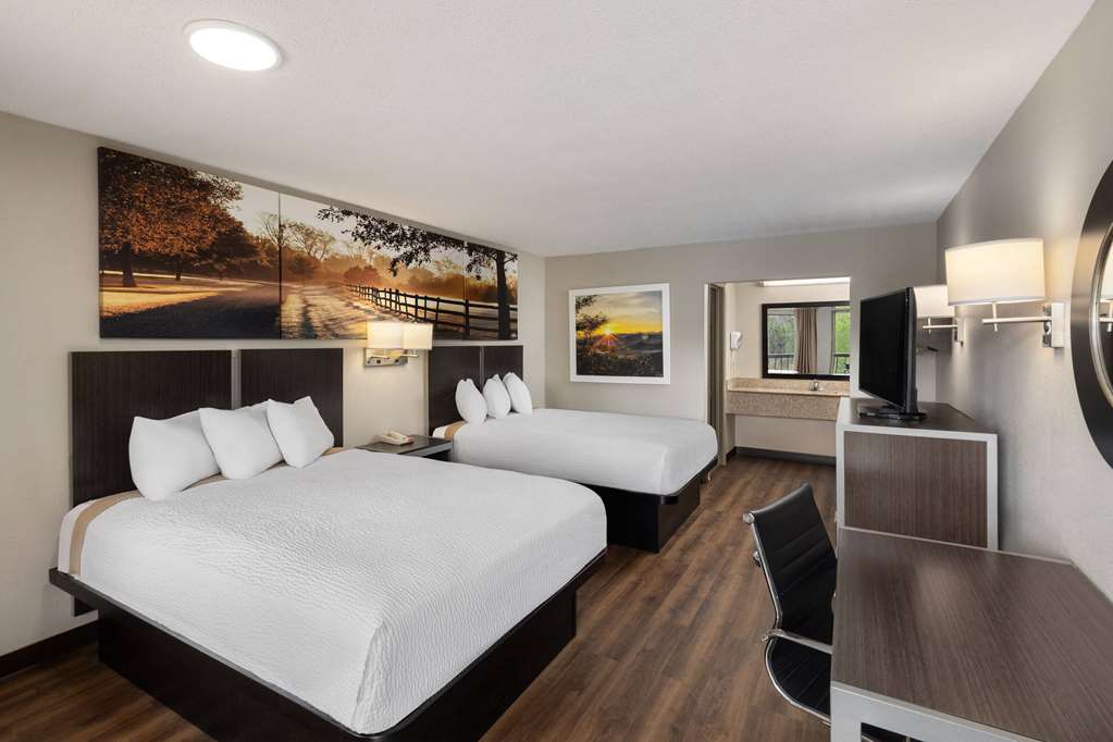 Days Inn by Wyndham Childersburg Sylacauga - photo 18