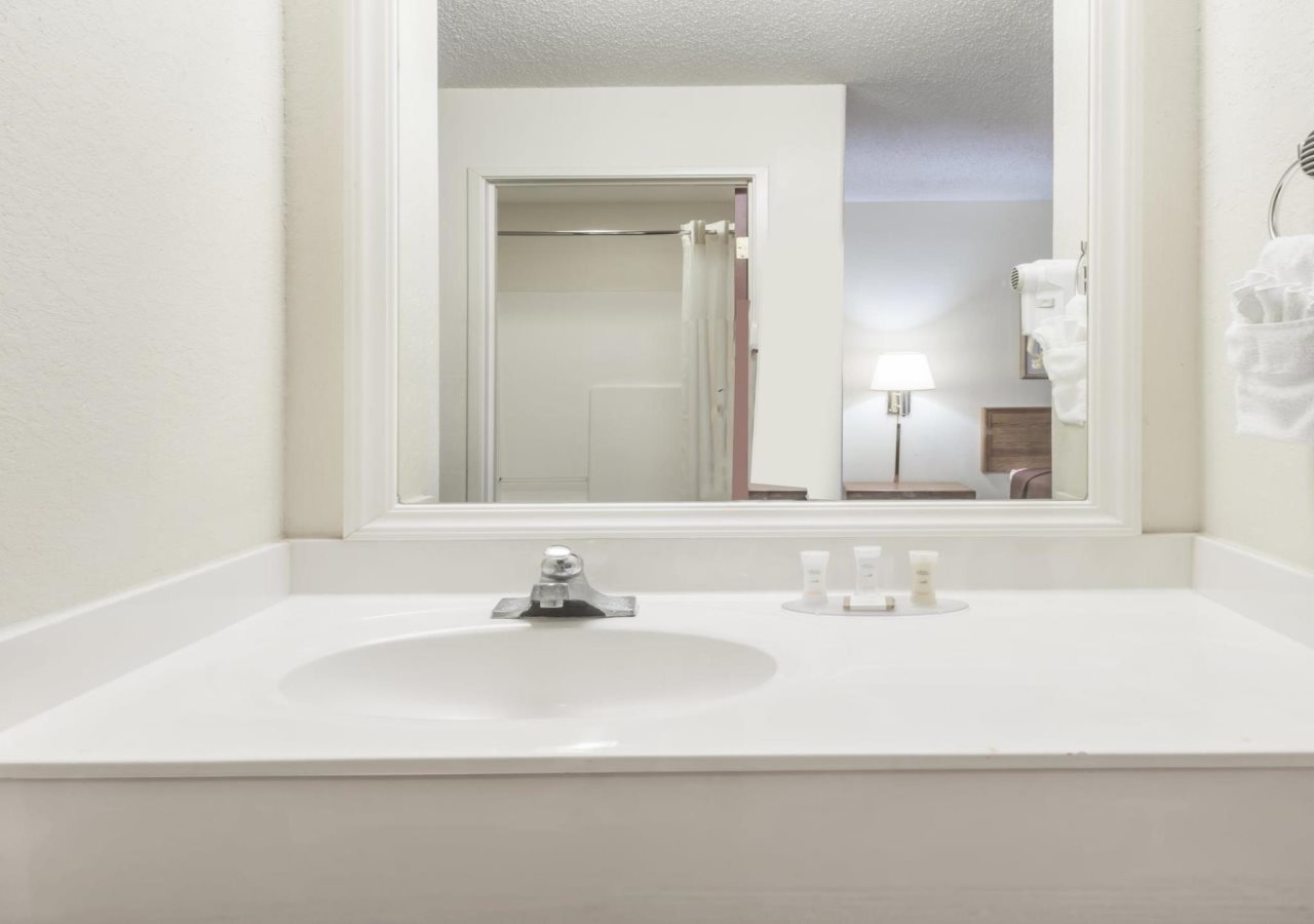 Baymont By Wyndham Iowa Lake Charles — Iowa